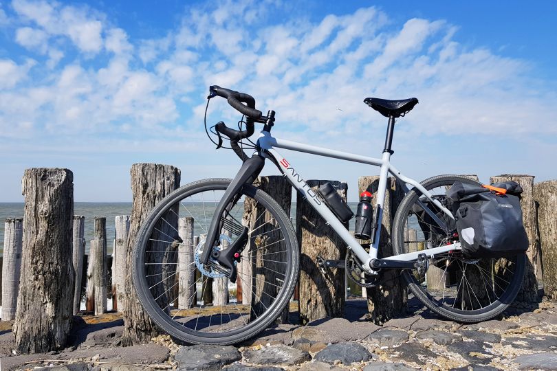 Santos Cross Lite at the beach
