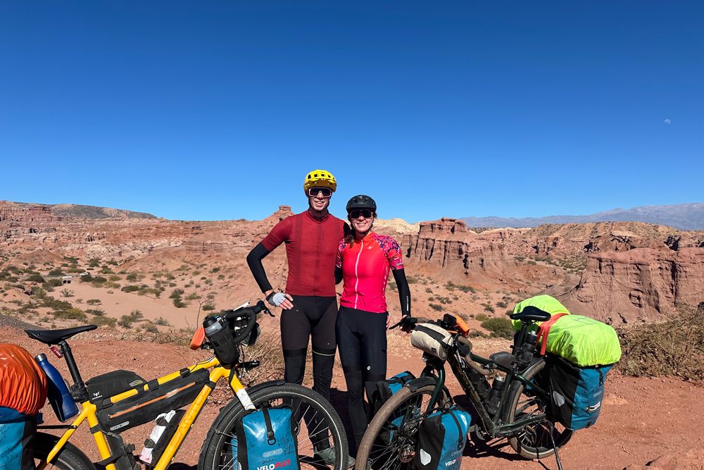Robbert en Emma fietsen op hun Cross Lites van Zuid-Amerika naar Canada